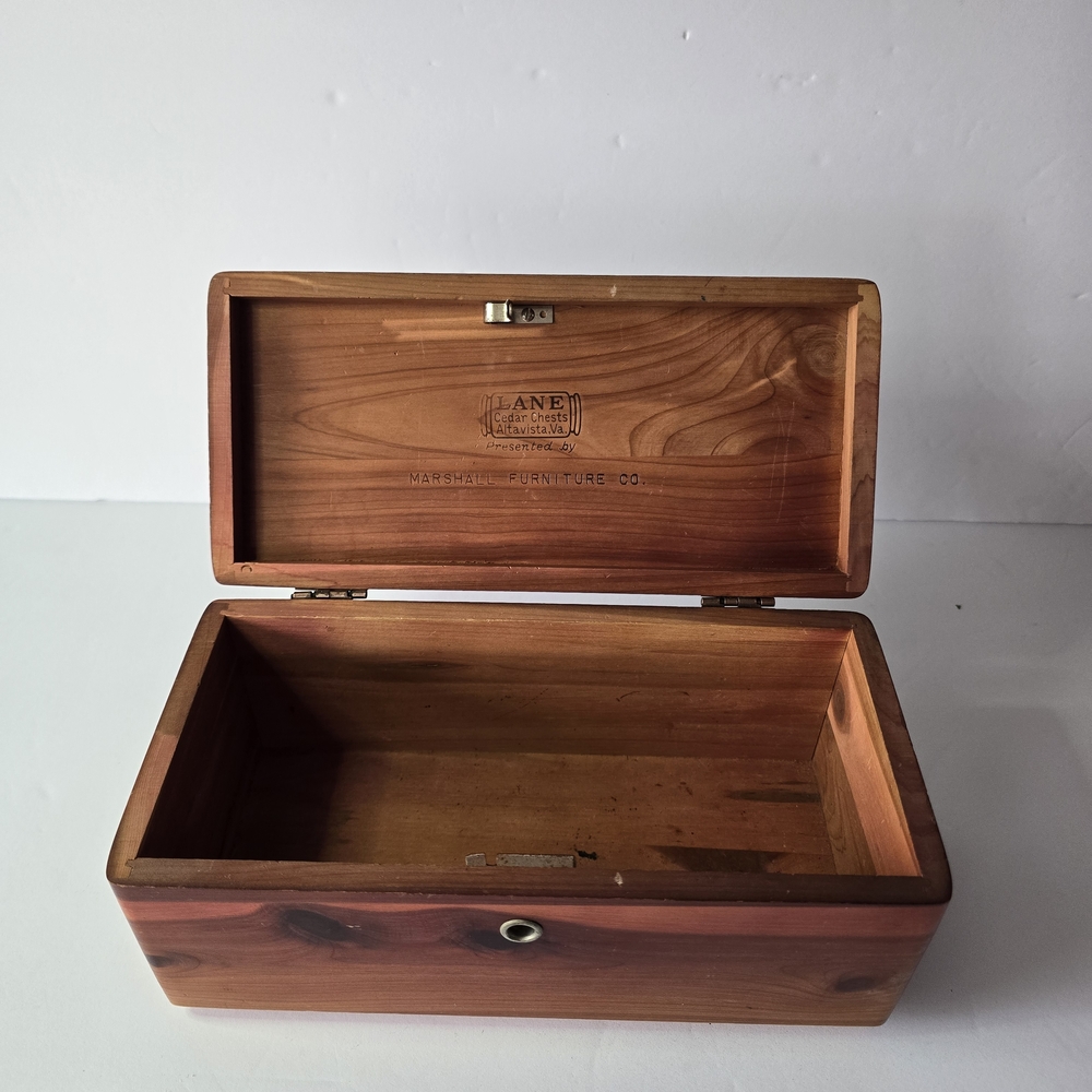 Antique, Lane Cedar Wooden Chest, Storage Box - Natural Brown